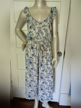 American Eagle Outfitters White and Blue Floral Summer Jumpsuit! LARGE!